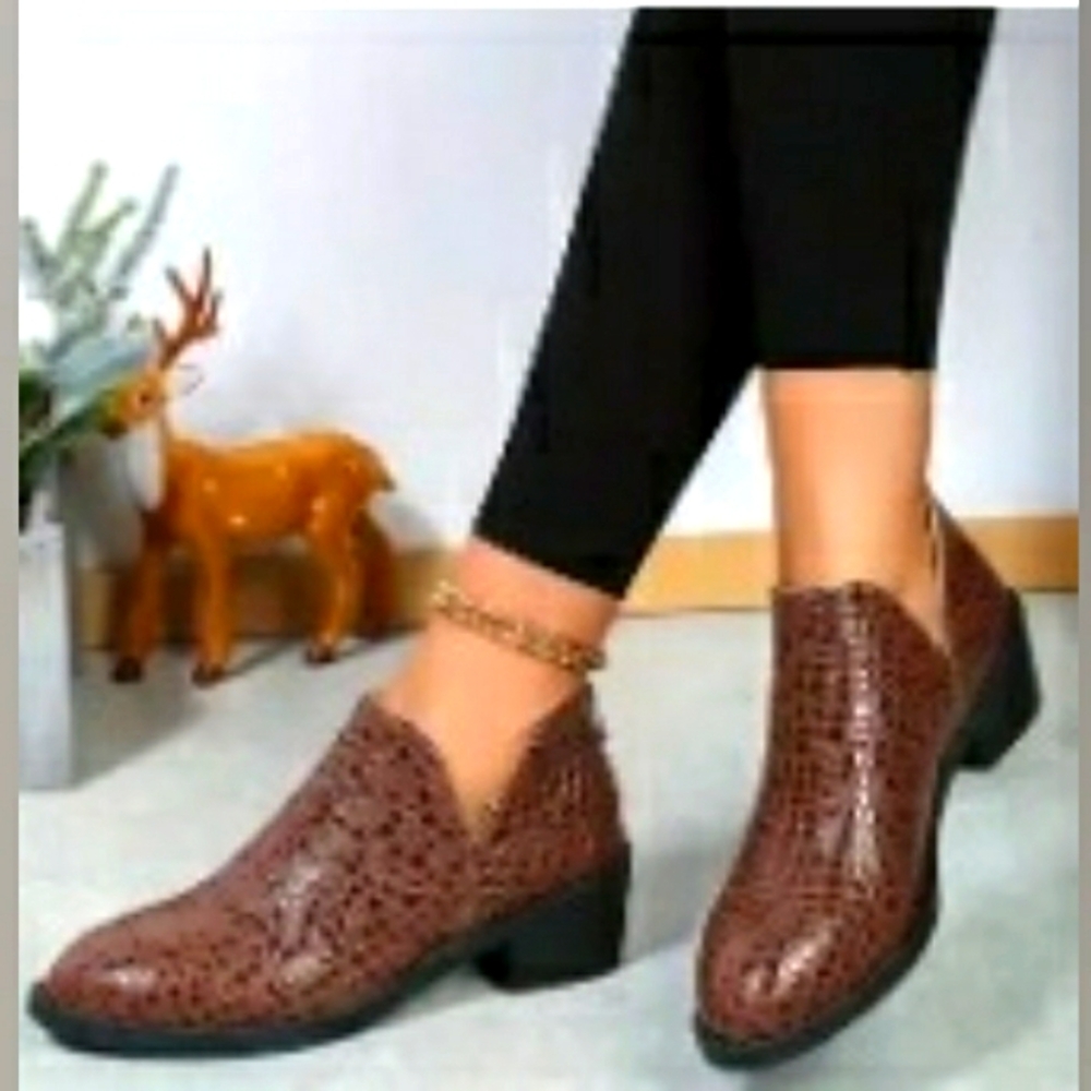 Women's ankle booties